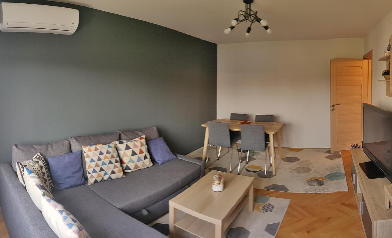 Modern And Cozy Apartment Piteşti Buitenkant foto