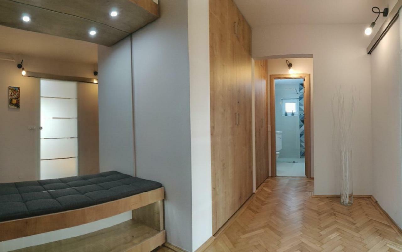 Modern And Cozy Apartment Piteşti Buitenkant foto