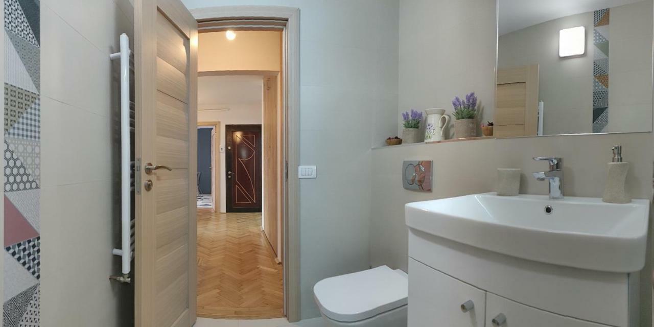 Modern And Cozy Apartment Piteşti Buitenkant foto