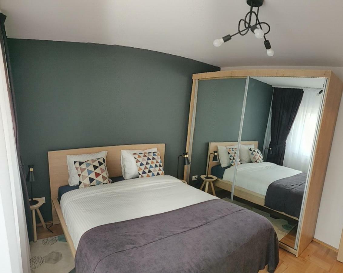 Modern And Cozy Apartment Piteşti Buitenkant foto